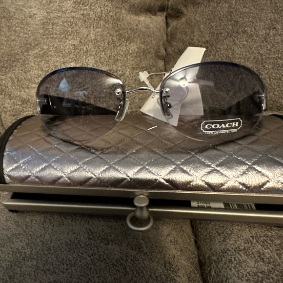 These adorable coach sunglasses will make your day - Picture 1 of 3